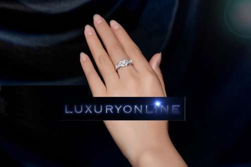 MARVELOUS! Ring With Hand Crafted Simulated Diamonds Size 7 US