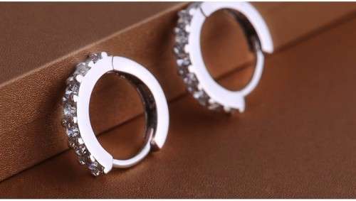 TERRIFIC! ! Hoop Earrings With 7 Simulated Diamonds