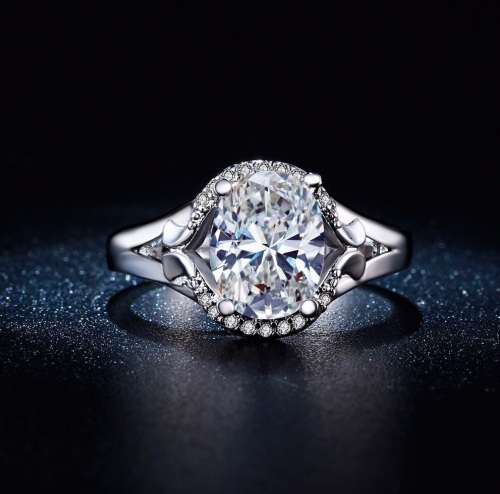 FANTASTICS!! Ring With 19 Hand Crafted Simulated Diamonds size 6 US