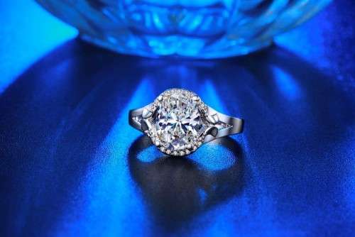 FANTASTICS!! Ring With 19 Hand Crafted Simulated Diamonds size 6 US