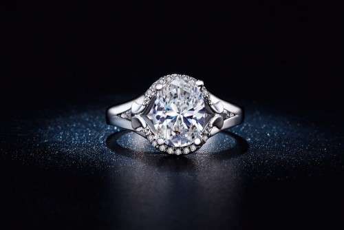 FANTASTICS!! Ring With 19 Hand Crafted Simulated Diamonds size 6 US