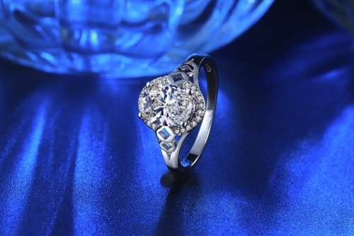 FANTASTICS!! Ring With 19 Hand Crafted Simulated Diamonds size 6 US