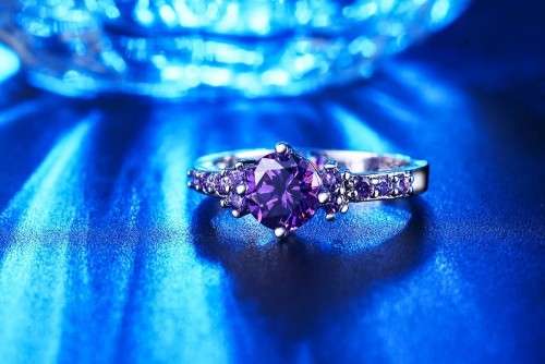 DAZZLING! Ring With 11 Simulated Amethysts Size 6 US