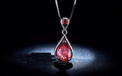GORGEOUS! Simulated Ruby And Simulated Diamond Necklace