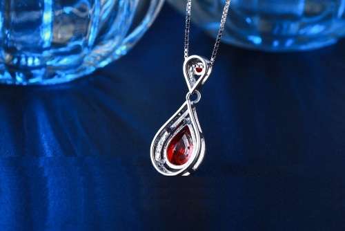 GORGEOUS! Simulated Ruby And Simulated Diamond Necklace
