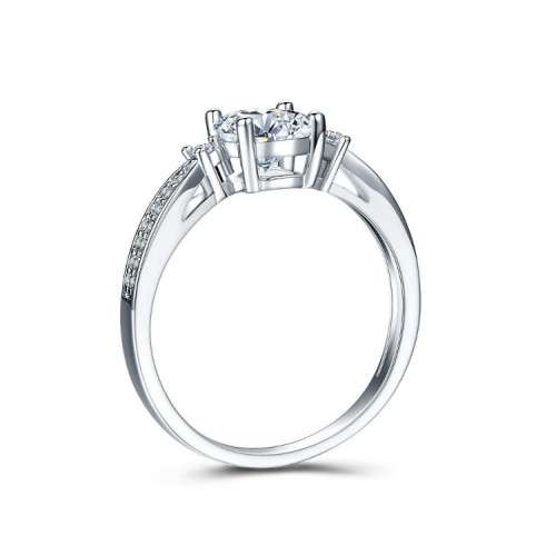AMAZING! Ring With 0,75ct imulated Diamonds Size 9 US