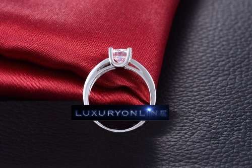 SUPERB! Ring With Simulated Diamonds Size 7 US