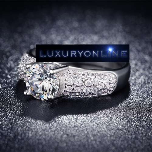 SUPERB! Ring With 35 Simulated Diamonds Size  6; 7; 8 US