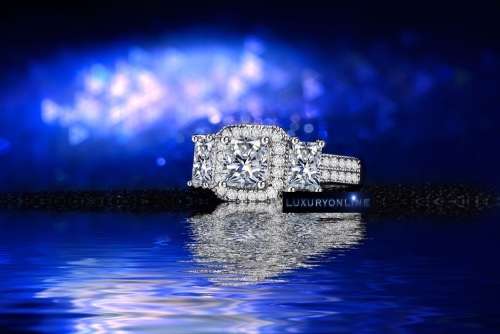 DAZZLING! Simulated Diamond Ring Size 6; 7; 8 US