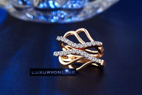 GORGEOUS! Leave Earrings With 10 0,25ct Simulated Diamonds