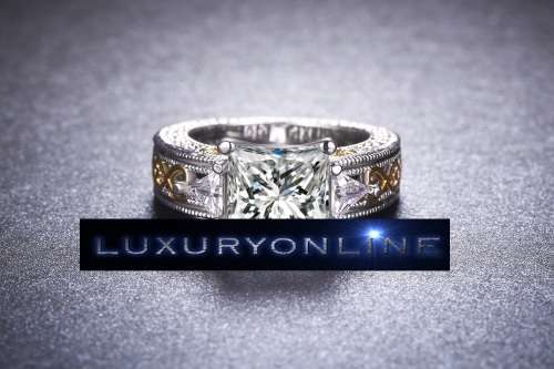 FASCINATING! Ring With 31 Simulated  Hand Crafted Diamonds 6; 7; 8 US