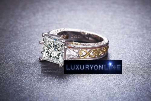 FASCINATING! Ring With 31 Simulated  Hand Crafted Diamonds 6; 7; 8 US