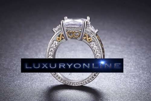 FASCINATING! Ring With 31 Simulated  Hand Crafted Diamonds 6; 7; 8 US