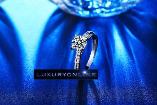 SUPERB! Ring With 25 Simulated Diamonds Size 6; 7; 8; 9 US