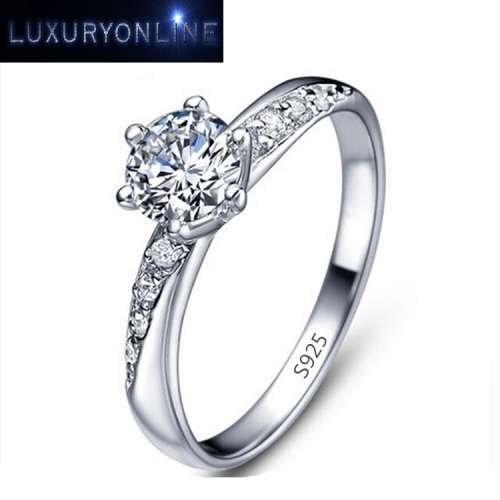 GORGEOUS! Ring With 9 Simulated Diamonds Size 9 US