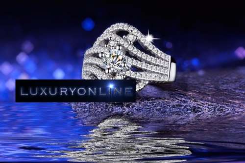 EXQUISITE!! Ring With 1,25ct Simulated Diamonds Size 6; 7 US