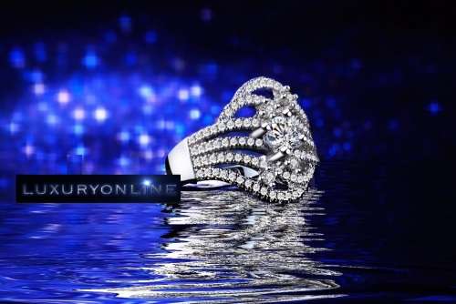 EXQUISITE!! Ring With 1,25ct Simulated Diamonds Size 6; 7 US