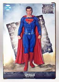 JUSTICE LEAGUE 1/10 Scale SUPERMAN ArtFX Collectable Figure