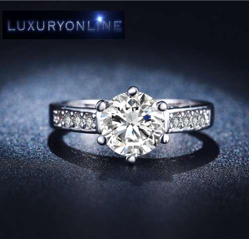 CHARMING!! Ring With 9 Simulated Diamond Size 6; 7; 8 US