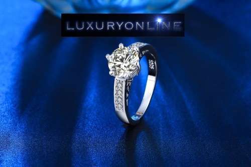 CHARMING!! Ring With 9 Simulated Diamond Size 6; 7; 8 US