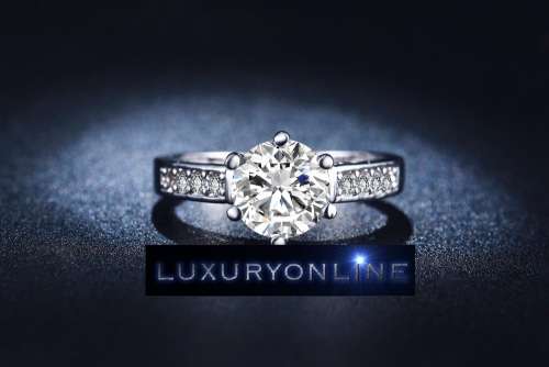 CHARMING!! Ring With 9 Simulated Diamond Size 6; 7; 8 US