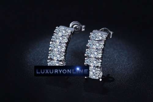 DAZZLING!  Drop  Earrings With 6 1,53ct Simulated Diamonds