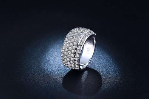 EXQUISITE! 0,75ct Simulated Diamond Ring Size 7 US