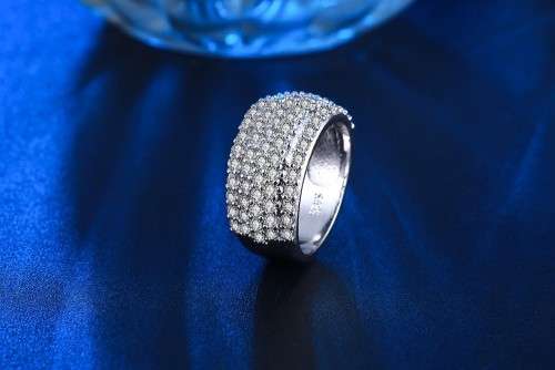 EXQUISITE! 0,75ct Simulated Diamond Ring Size 7 US