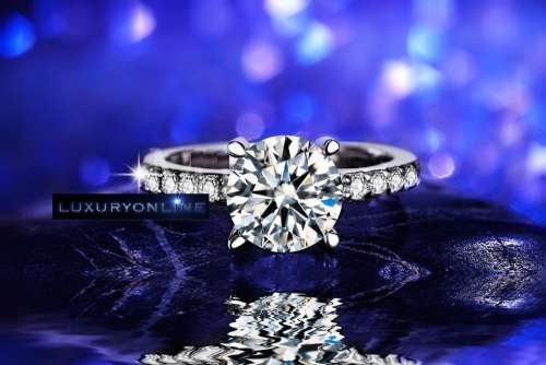 LOVELY! Ring With 35 1,25ct Simulated Diamonds Size 6 US