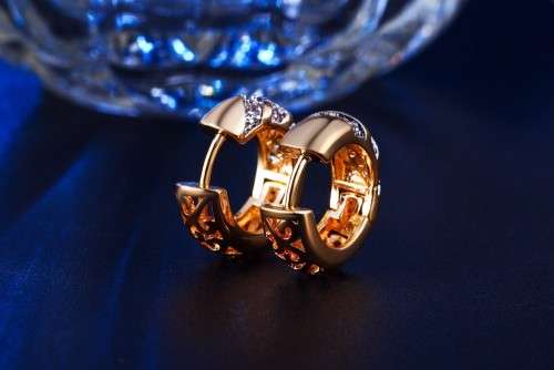 GORGEOUS! 17mm Hoop Earrings With 9 0,25ct Simulated Diamonds