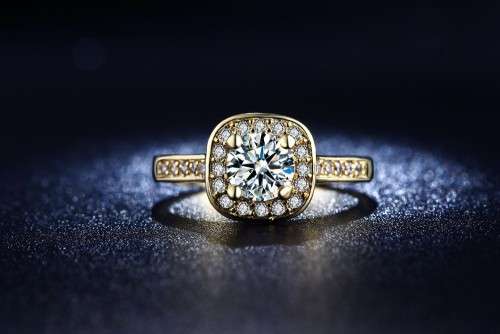 LOVELY! Ring With 27 1,75ct  Hand Crafted Simulated Diamonds Size 6; 7 US