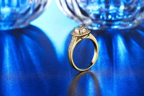 LOVELY! Ring With 27 1,75ct  Hand Crafted Simulated Diamonds Size 6; 7 US