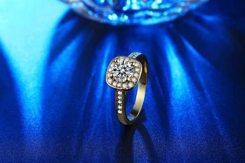 LOVELY! Ring With 27 1,75ct  Hand Crafted Simulated Diamonds Size 6; 7 US