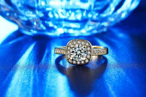 LOVELY! Ring With 27 1,75ct  Hand Crafted Simulated Diamonds Size 6; 7 US