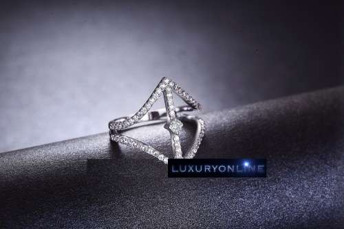 GORGEOUS! Hand Crafted 1,75 Carat Simulated Diamond Ring Size 8 US