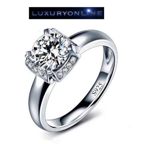 Ring With 1,75ct Hand Crafted Simulated Diamonds