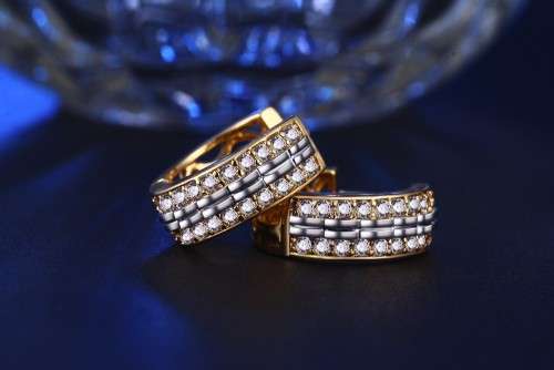 GORGEOUS! 17mm Hoop Earrings With 20 0,25ct Simulated Diamonds