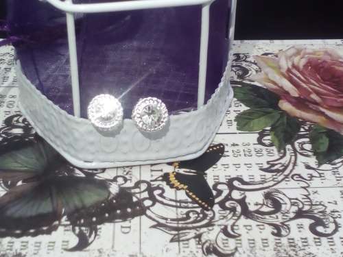 GORGEOUS! Round 2.00 Carat Simulated Diamond Stud Earrings