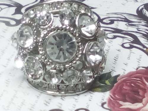 CAPTIVATING! Ring With 52 2,25 Carrot Hand Crafted Simulated Diamonds Size 6 US