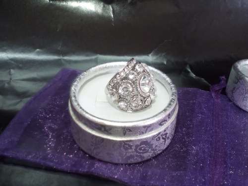 CAPTIVATING! Ring With 52 2,25 Carrot Hand Crafted Simulated Diamonds Size 6 US