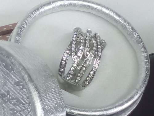 CAPTIVATING! Ring With 1,75 Carrot Hand Crafted Simulated Diamonds Size 7; 8; 9 US