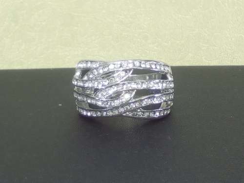 CAPTIVATING! Ring With 1,75 Carrot Hand Crafted Simulated Diamonds Size 7; 8; 9 US