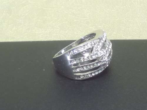 CAPTIVATING! Ring With 1,75 Carrot Hand Crafted Simulated Diamonds Size 7; 8; 9 US