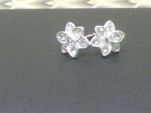 GORGEOUS! 1.25 Carat Simulated Diamond Heart Stud Earrings