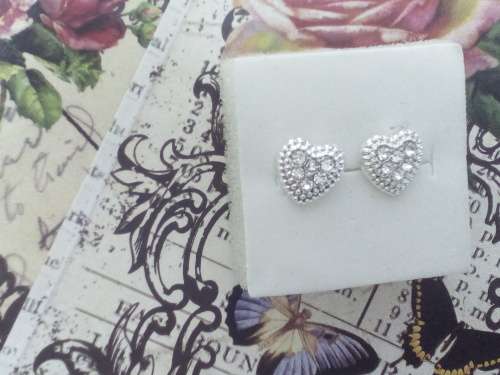 GORGEOUS! 1.25 Carat Simulated Diamond Heart Stud Earrings
