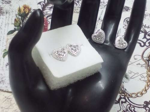 GORGEOUS! 1.25 Carat Simulated Diamond Heart Stud Earrings