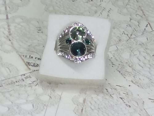 GORGEOUS! Ring With 1,75 Carat Simulated Diamonds, Garnet and Emerald Stones Size 8 US