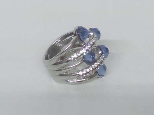 BEAUTIFUL! Ring With 1,75 Carat Simulated White & Blue Diamond Size 8 US