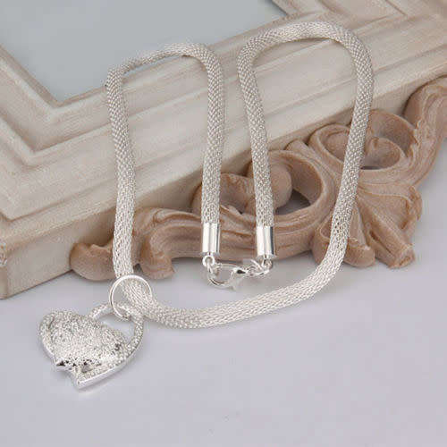GORGEOUS! 48 cm Snake Chain Necklace With Heart Shaped Pendant