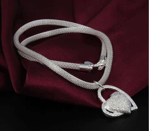 GORGEOUS! 48 cm Snake Chain Necklace With Heart Shaped Pendant